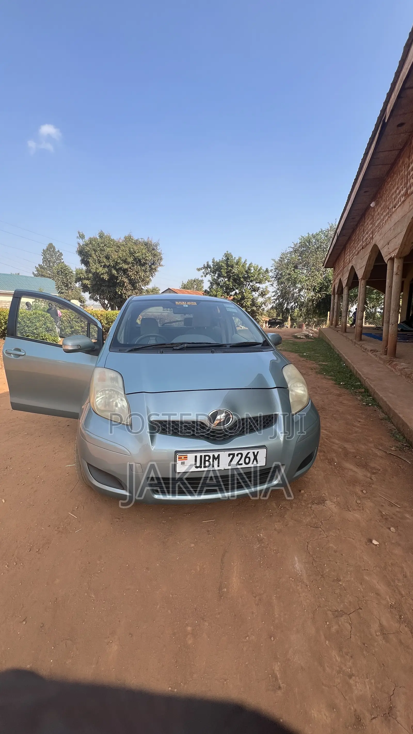 Toyota Vitz 1.0 FWD 5dr 2012 Blue