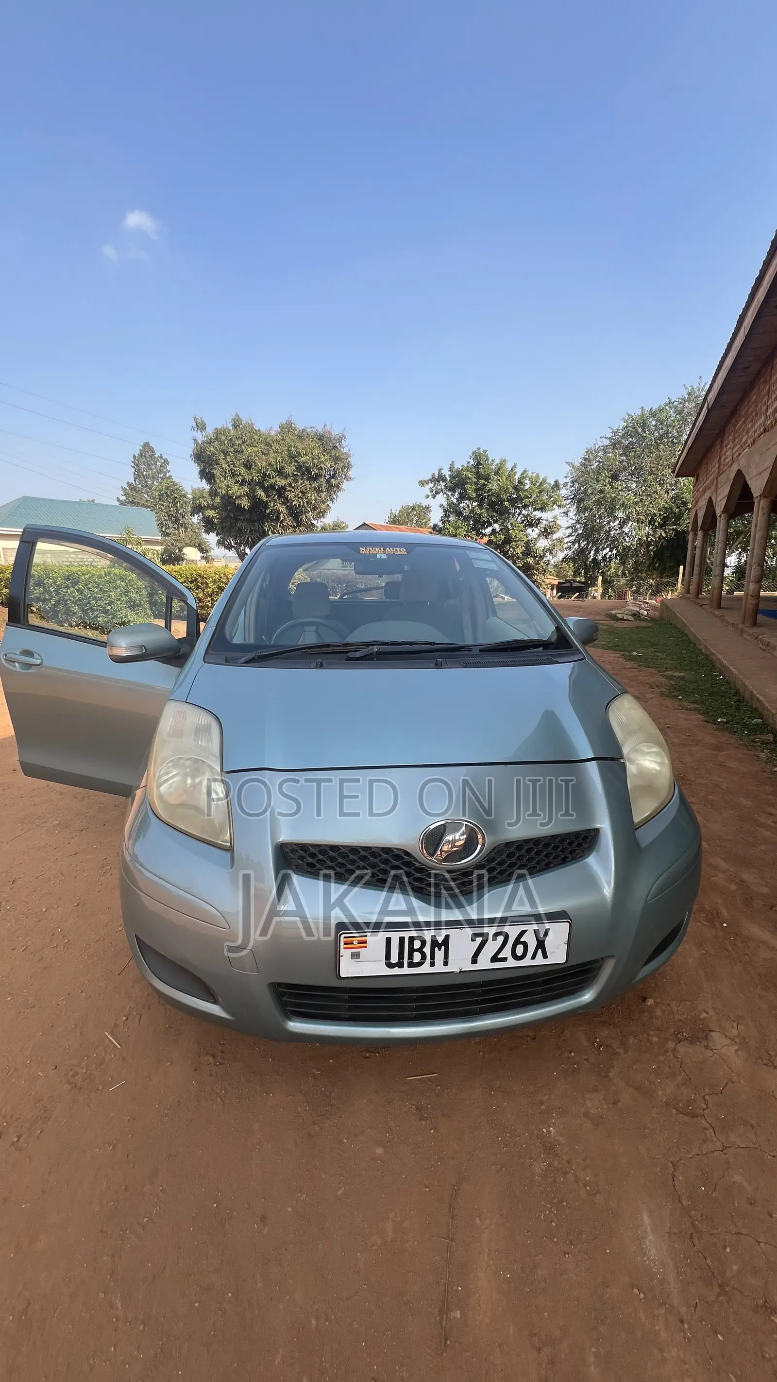 Toyota Vitz 1.0 FWD 5dr 2012 Blue