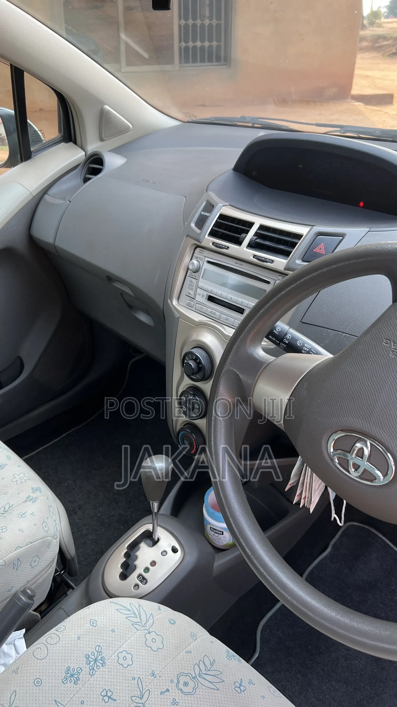 Toyota Vitz 1.0 FWD 5dr 2012 Blue