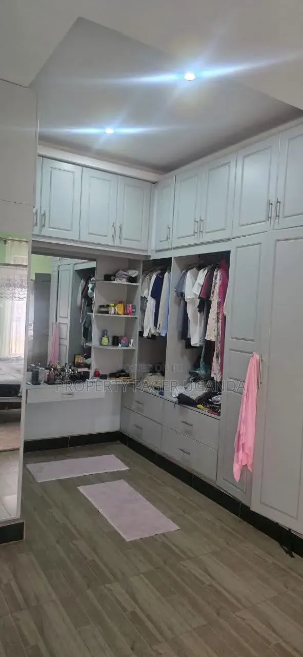 3bdrm House in Kira-Nsasa for sale