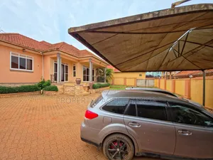 4bdrm Bungalow in Kyambogo, Nakawa for sale