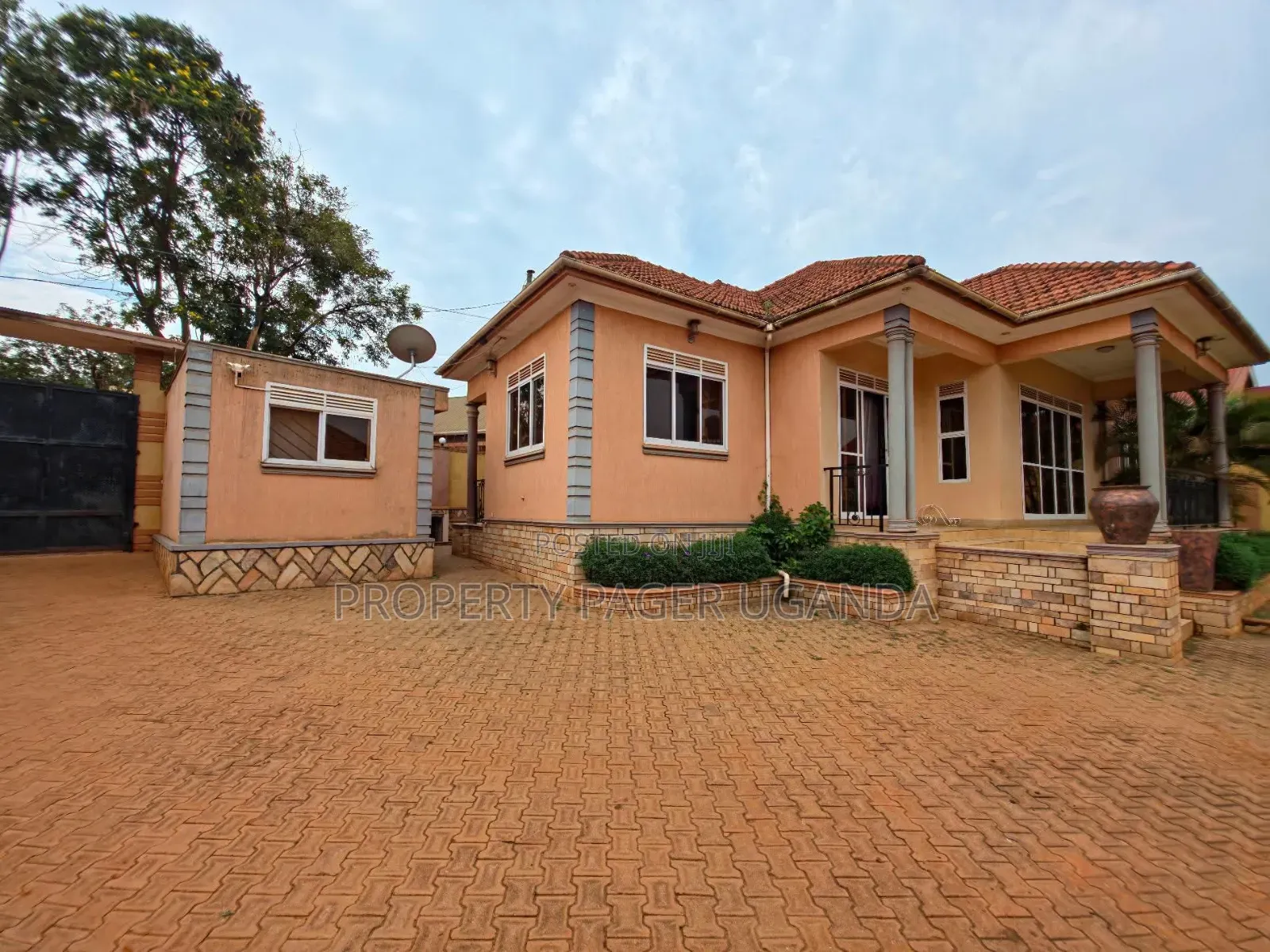 4bdrm Bungalow in Kyambogo, Nakawa for sale