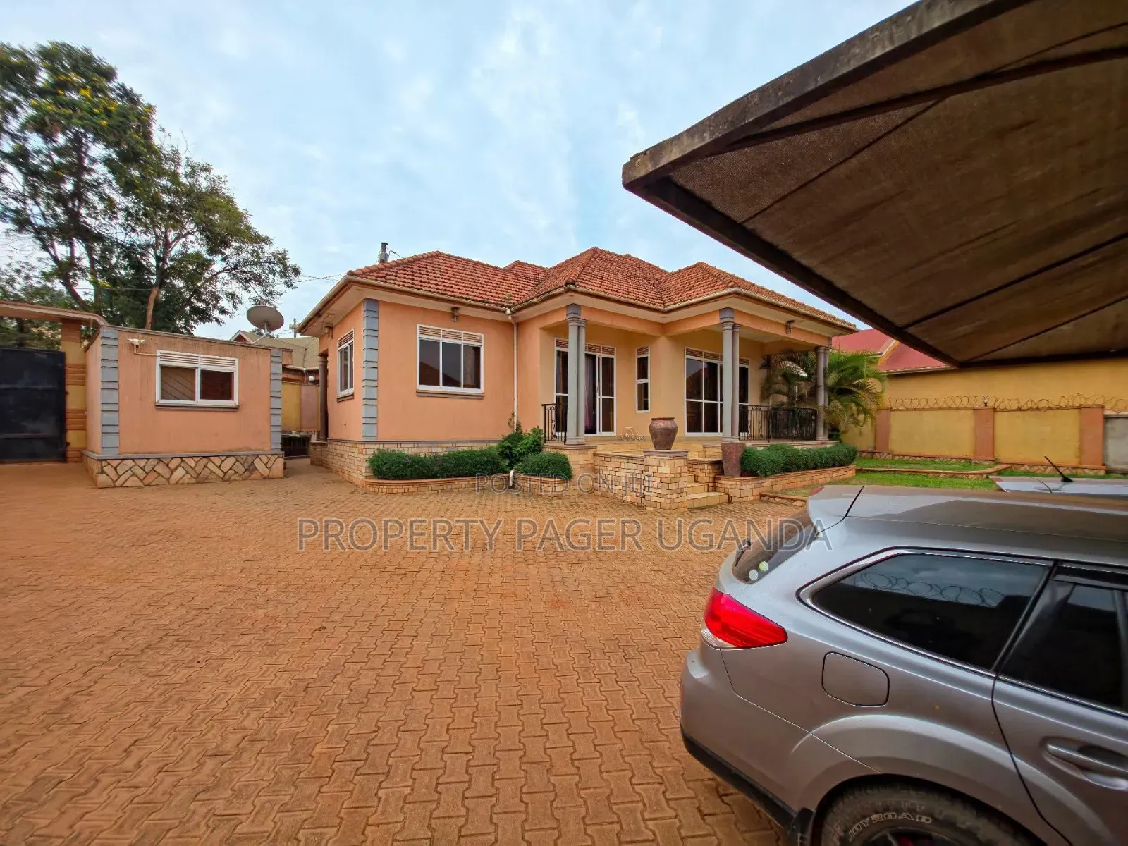 4bdrm Bungalow in Kyambogo, Nakawa for sale