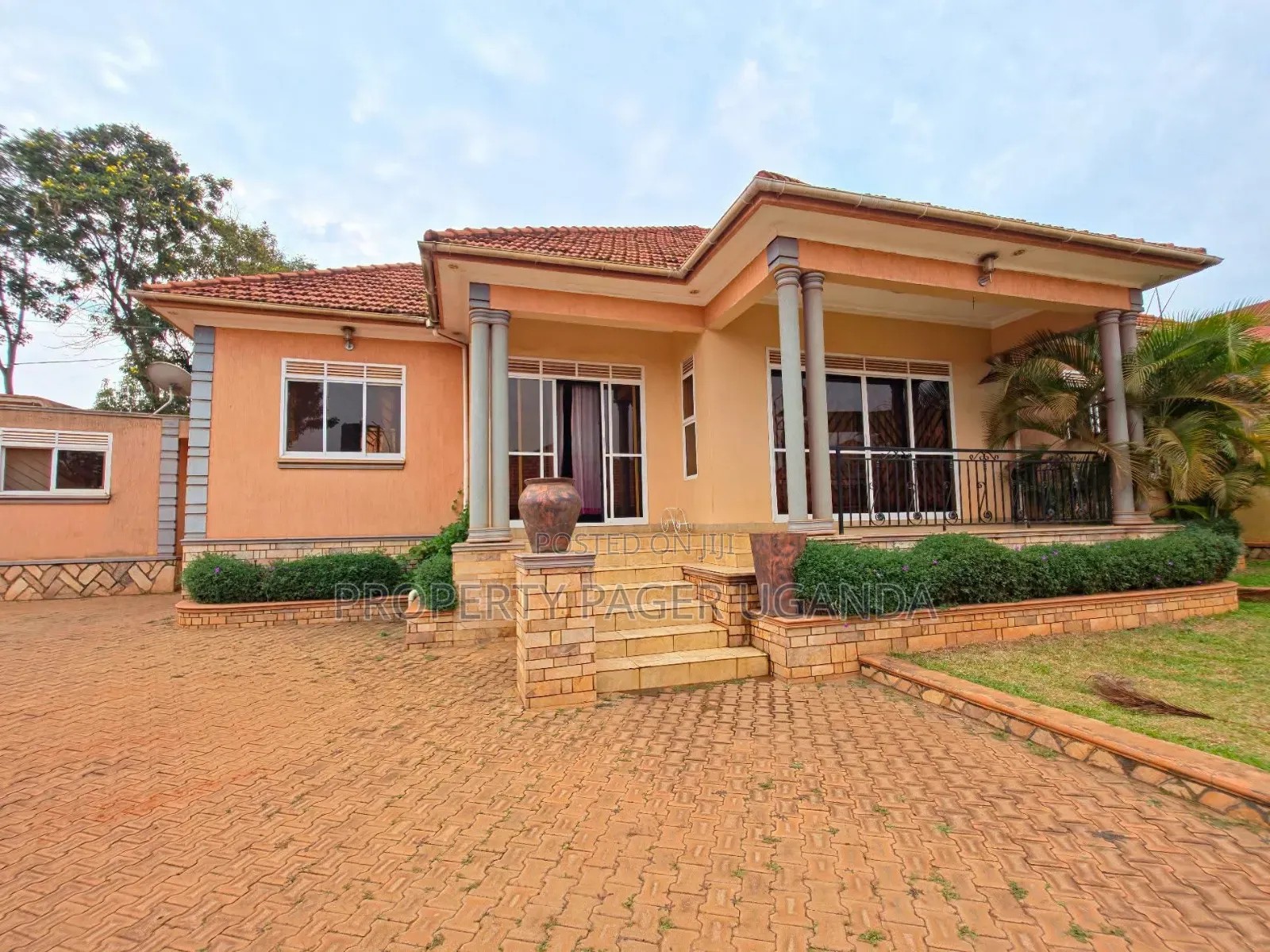 4bdrm Bungalow in Kyambogo, Nakawa for sale