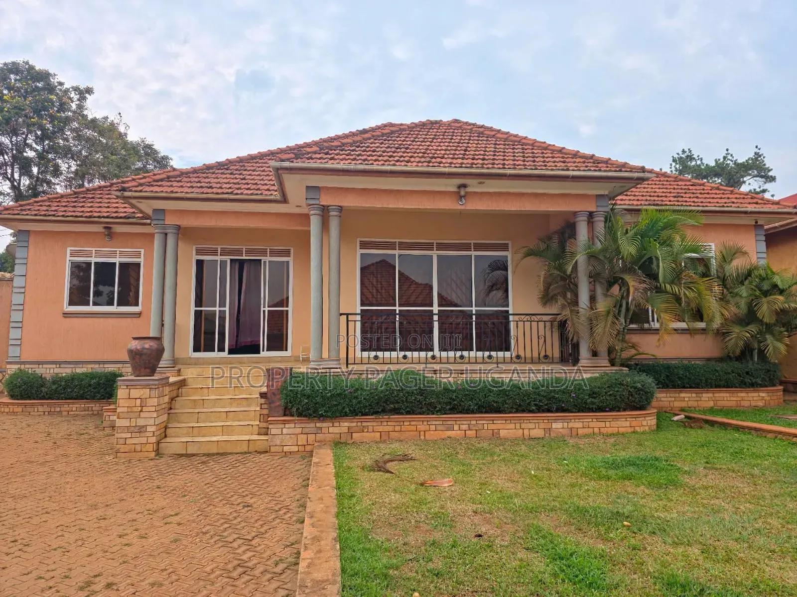 4bdrm Bungalow in Kyambogo, Nakawa for sale