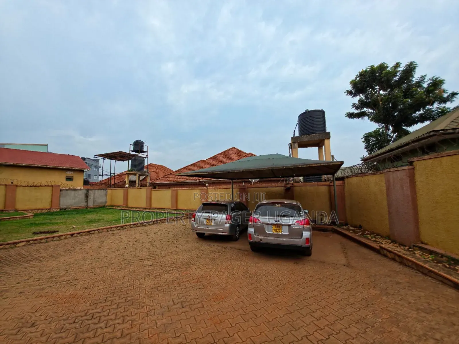 4bdrm Bungalow in Kyambogo, Nakawa for sale