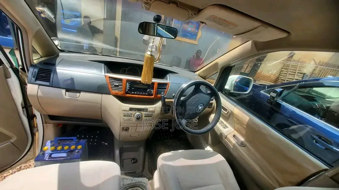 Toyota Noah 2005 White
