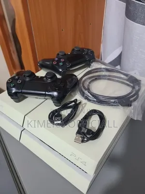 PS4 UK Used Chipped Console + 12 Top Games and 2 Original Pads. Enjoy