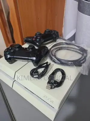 PS4 UK Used Chipped Console + 12 Top Games and 2 Original Pads. Enjoy