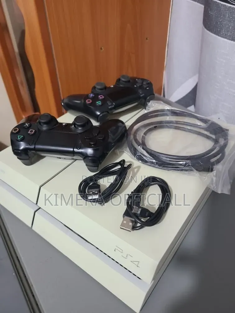PS4 UK Used Chipped Console + 12 Top Games and 2 Original Pads. Enjoy