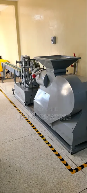 SPL: 600kg/Hr. Plodder, Self Cutter Electric Conveyor. 380v/ 240V.