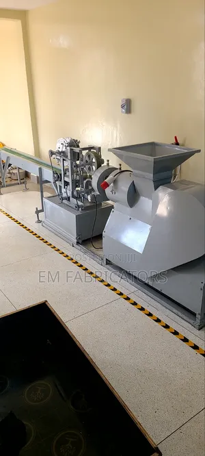 SPL: 600kg/Hr. Plodder, Self Cutter Electric Conveyor. 380v/ 240V.