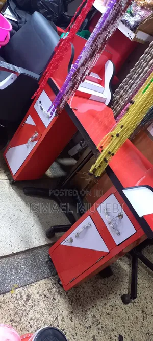 Manicure Table