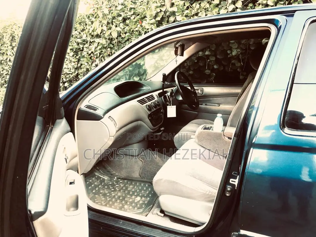 Toyota Vista 2001 Blue