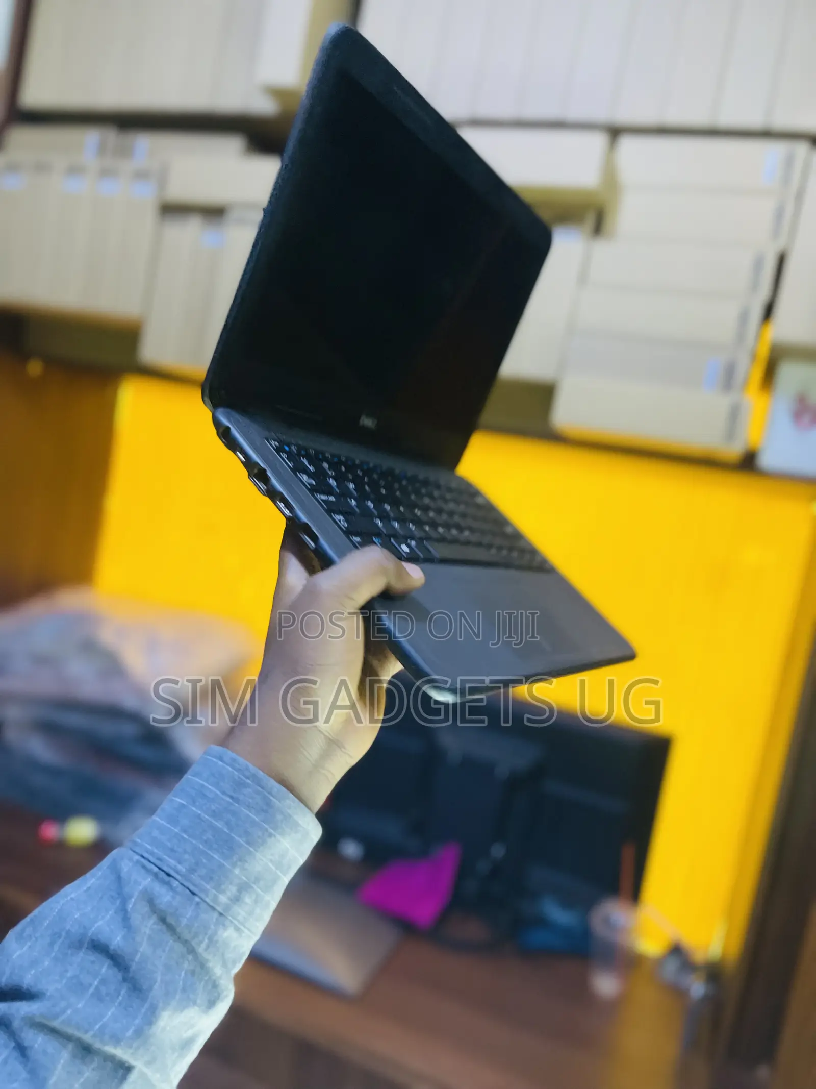 Laptop Dell Latitude 3300 4GB Intel Core i3 SSD 128GB