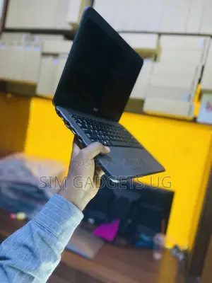 Laptop Dell Latitude 3300 4GB Intel Core i3 SSD 128GB