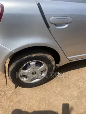 Toyota Vitz 2010 Silver