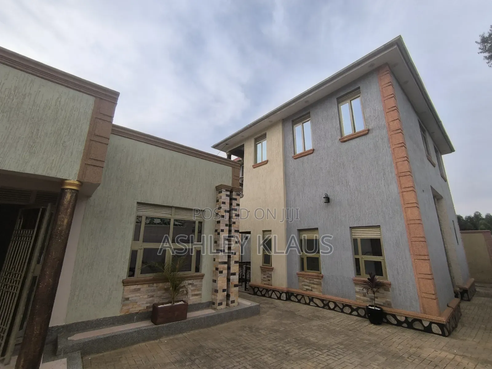 4bdrm House in Senge Estate, Wakiso / Wakiso for sale