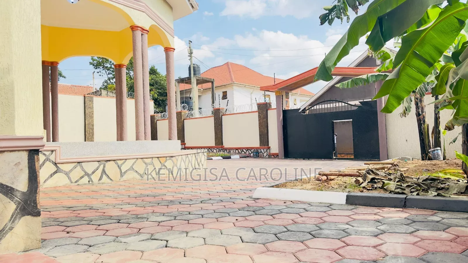 4bdrm Bungalow in Nakabugo, Wakiso / Wakiso for sale