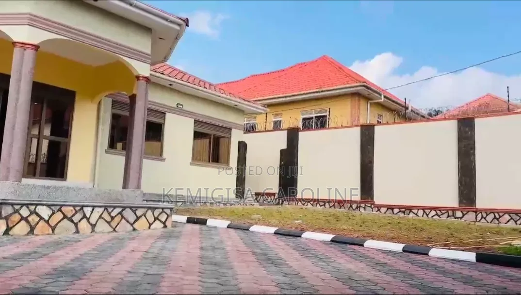 4bdrm Bungalow in Nakabugo, Wakiso / Wakiso for sale