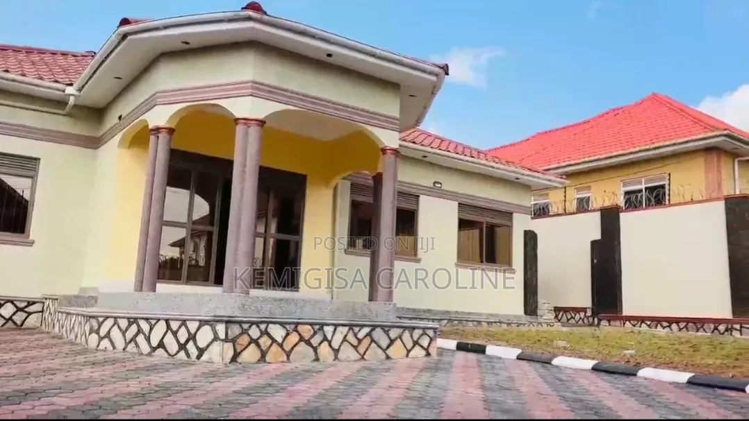 4bdrm Bungalow in Nakabugo, Wakiso / Wakiso for sale