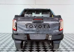 New Toyota Hilux 2025 Gray