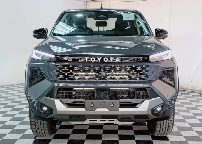 New Toyota Hilux 2025 Gray