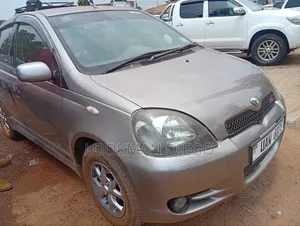 Toyota Vitz 2002 Silver