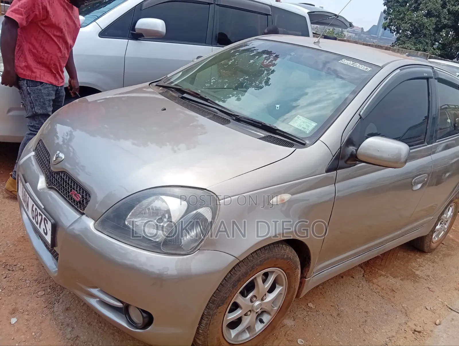 Toyota Vitz 2002 Silver