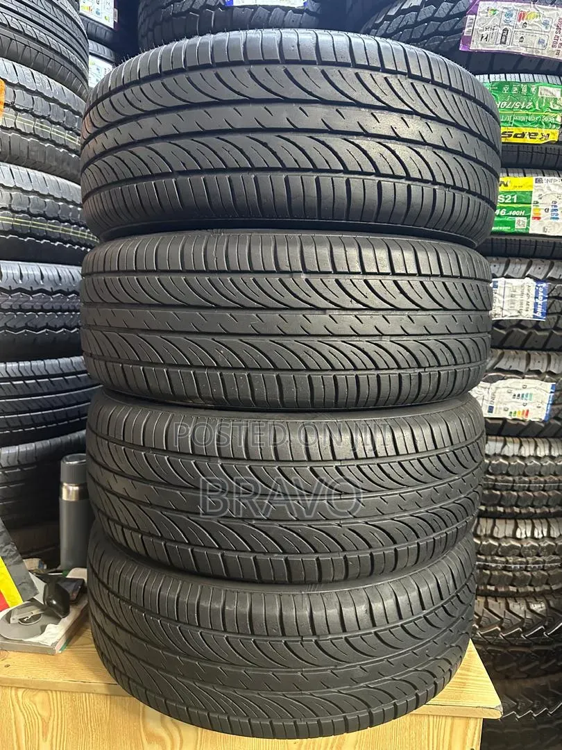 215/60r16 Onyx for Mark X in Good Condition