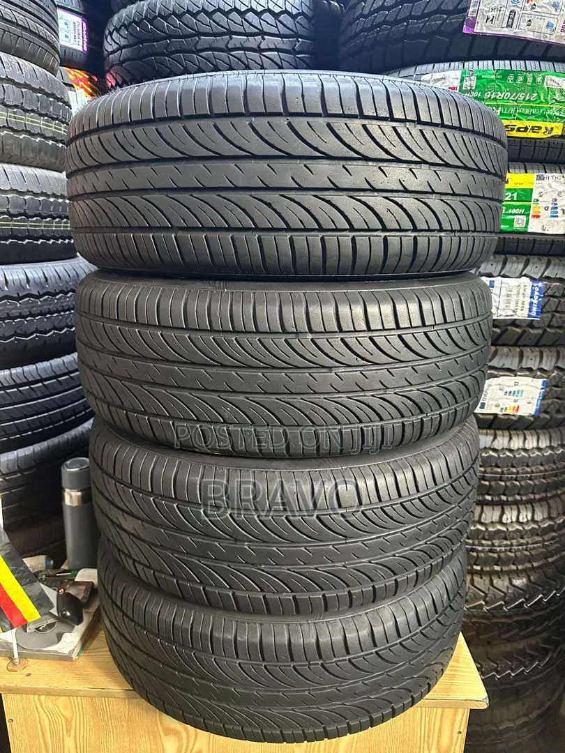215/60r16 Onyx for Mark X in Good Condition