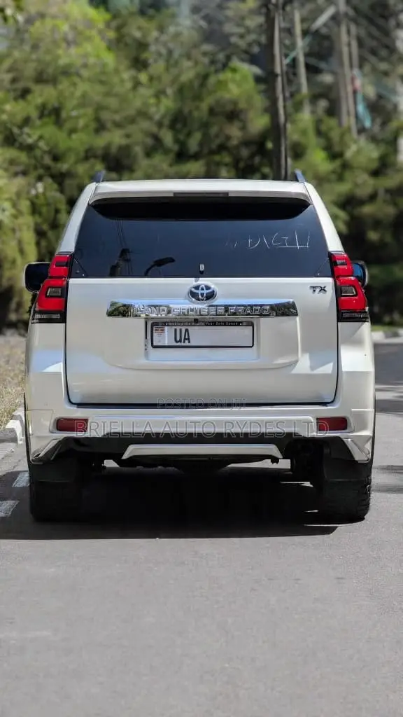 Toyota Land Cruiser Prado 2018 Off white