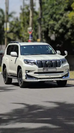 Toyota Land Cruiser Prado 2018 Off white