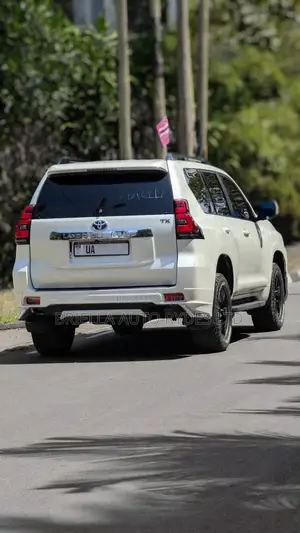 Toyota Land Cruiser Prado 2018 Off white