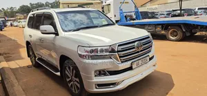 Toyota Land Cruiser 2017 White