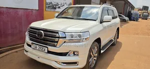 Toyota Land Cruiser 2017 White