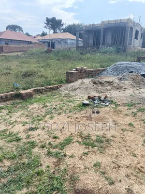 100 X 100 With Land Title