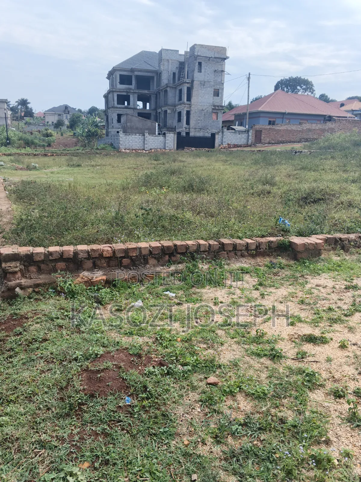 100 X 100 With Land Title
