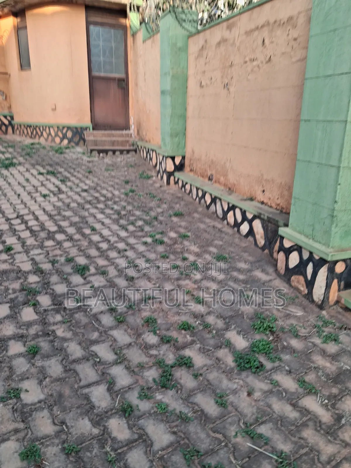 Furnished 4bdrm House in Kira Town for sale