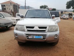 Mitsubishi Pajero 2004 White