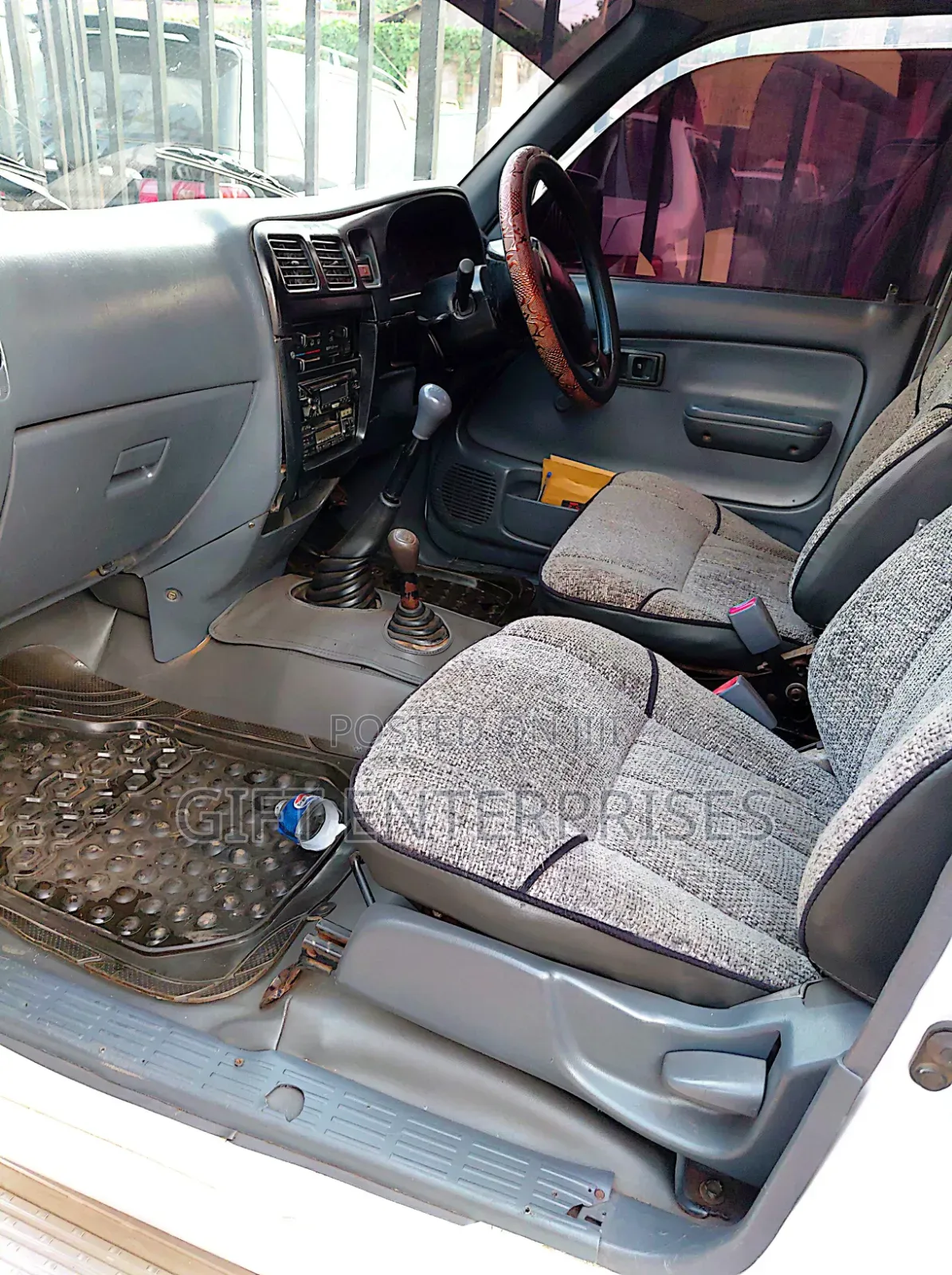 Toyota Hilux 1998 White