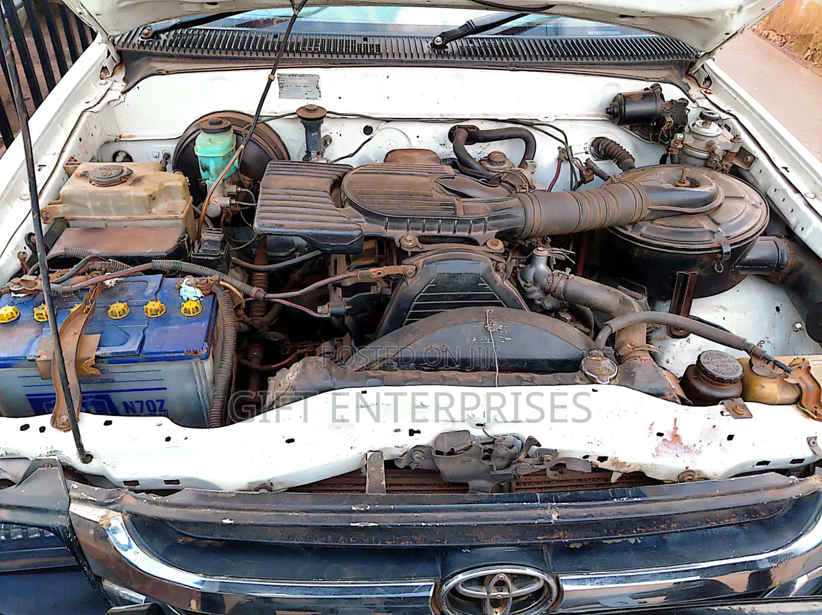 Toyota Hilux 1998 White