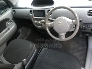 Toyota Sienta 2008 Silver