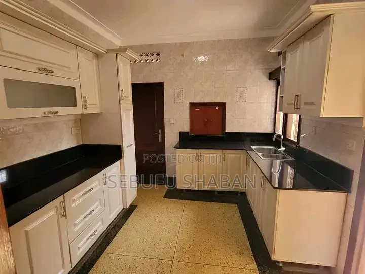 3bdrm House in Standalone Kisaasi, Central Division for rent