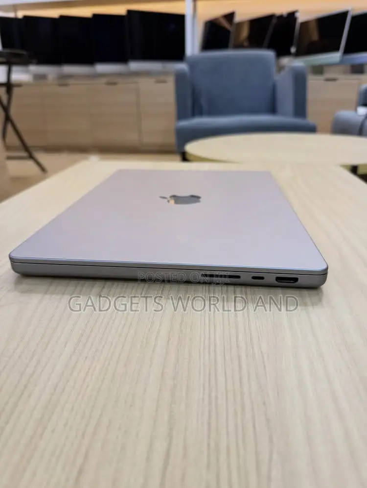 New Laptop Apple MacBook Pro 32GB Apple M1 Pro SSD 1T