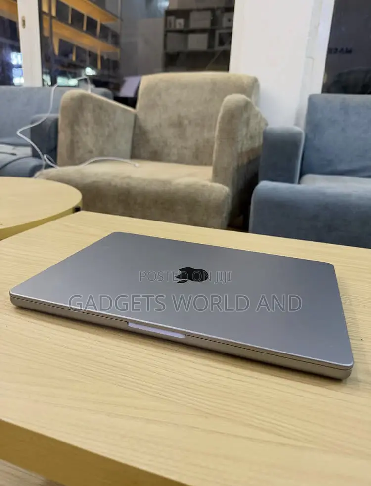 New Laptop Apple MacBook Pro 32GB Apple M1 Pro SSD 1T
