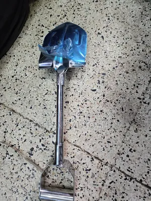 Emergency Car Shovel / Mini Spade Mounted Onto Car Spare Tyres