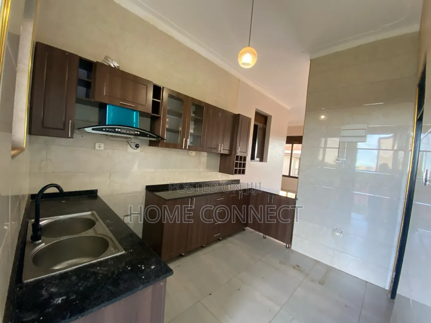 3bdrm Apartment in Muyenga, Central Division for rent