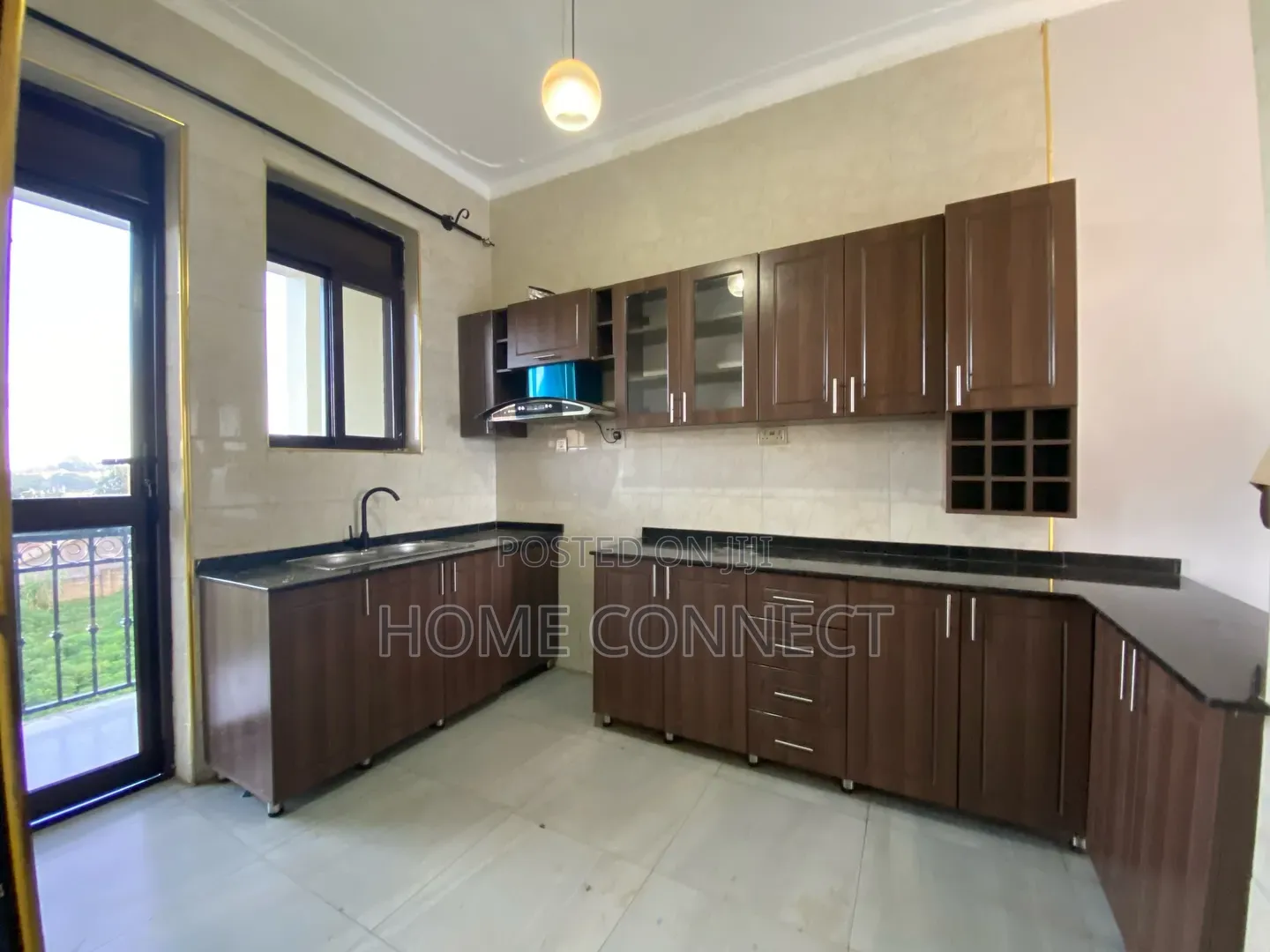 3bdrm Apartment in Muyenga, Central Division for rent