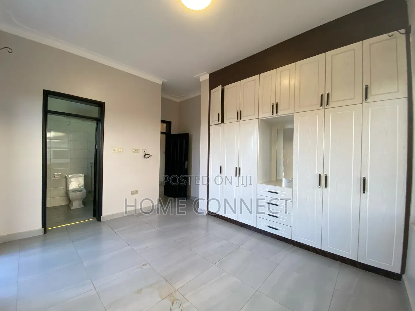 3bdrm Apartment in Muyenga, Central Division for rent